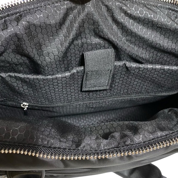 iPack Puffy Tote Bag OS Black Travel Daily Use Practical Easy To Clean Nylon NWT - Picture 12 of 13